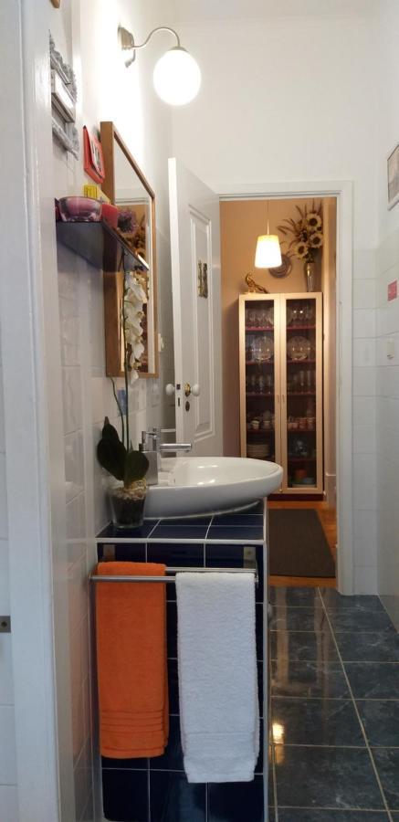 The Lisbon'S Light - Bed And Breakfast - Apartment Shared With The Hosts * Lisboa